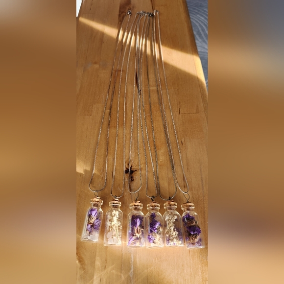 Dried flower & crystal bottle necklaces - Picture 9 of 10